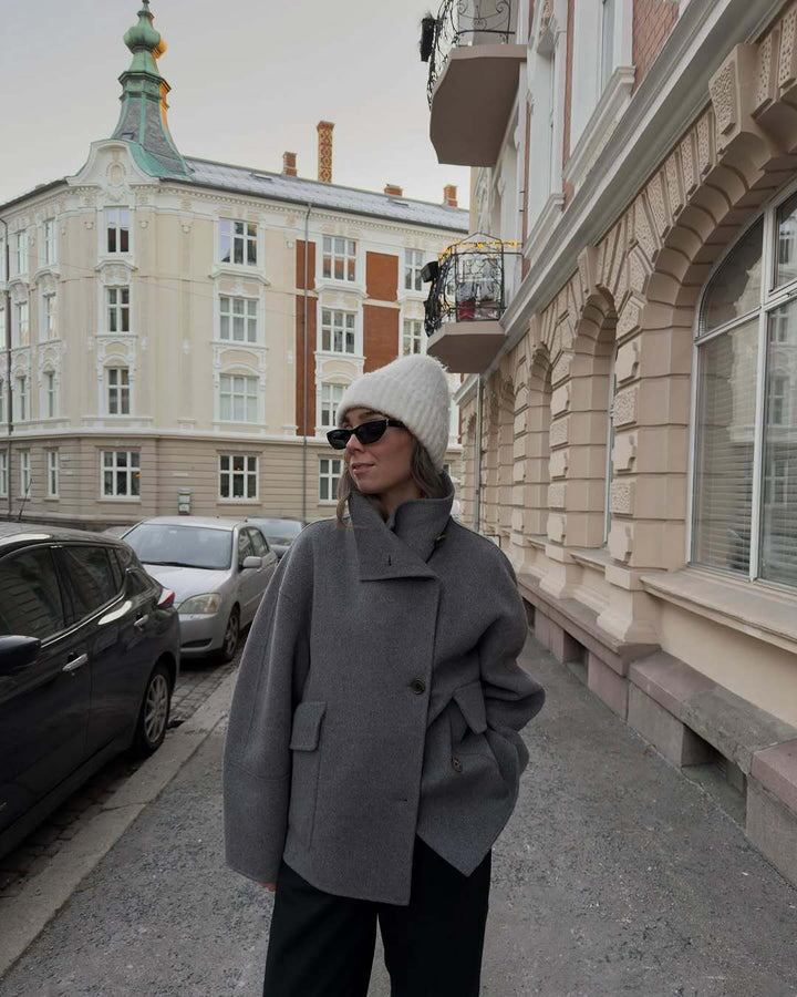 Damernas Oversized Ulljacka med ovanlig skärning och praktiska fickor Mirla-Eva Jonsson
