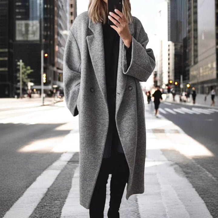 Damernas Oversized Ullkappa med elegant snitt och praktiska fickor Mirla-Eva Jonsson