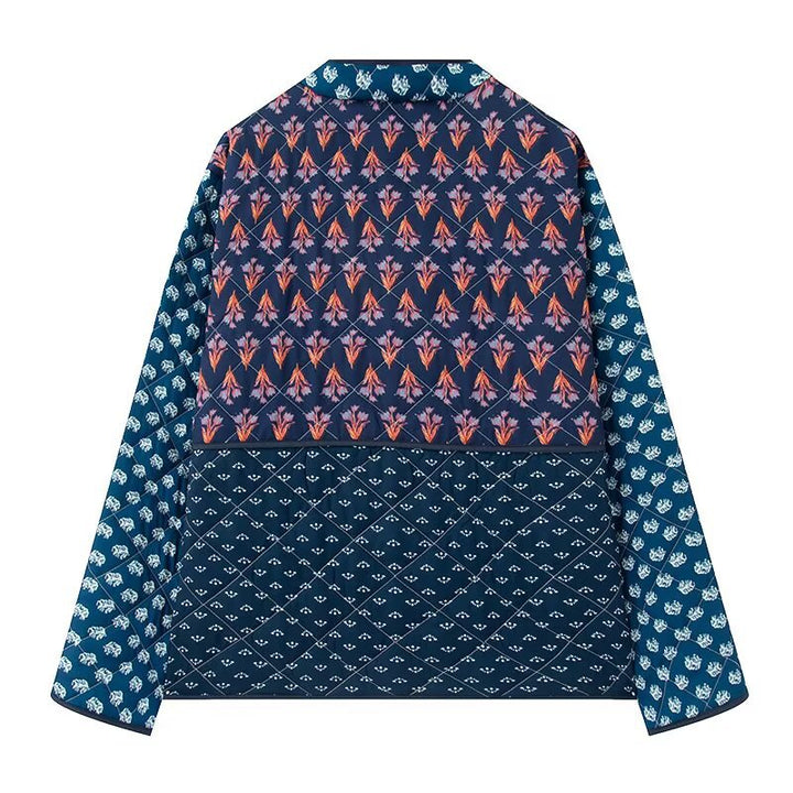 Damernas Patchwork Steppjacka med avancerade mönster och praktiska fickor Mirla-Eva Jonsson