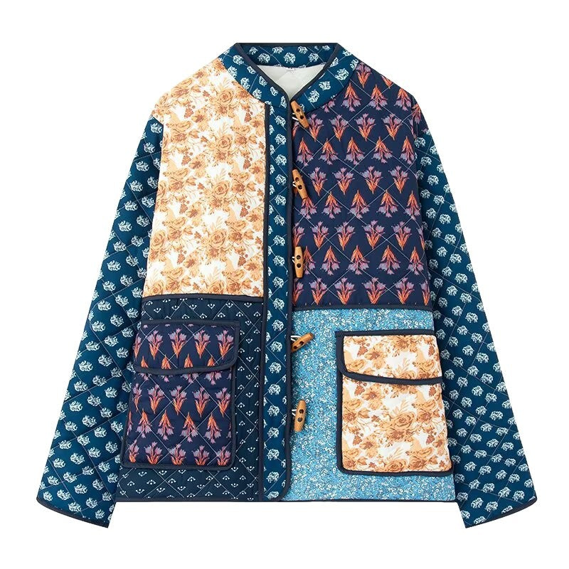 Damernas Patchwork Steppjacka med avancerade mönster och praktiska fickor Mirla-Eva Jonsson