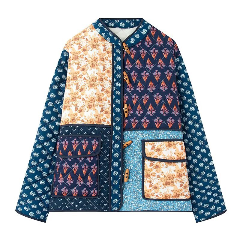 Damernas Patchwork Steppjacka med avancerade mönster och praktiska fickor Mirla-Eva Jonsson