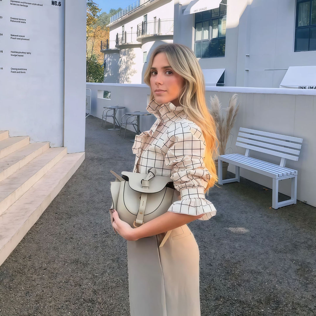 Damernas Rutig Blus med eleganta Volangdetaljer Mirla-Eva Jonsson