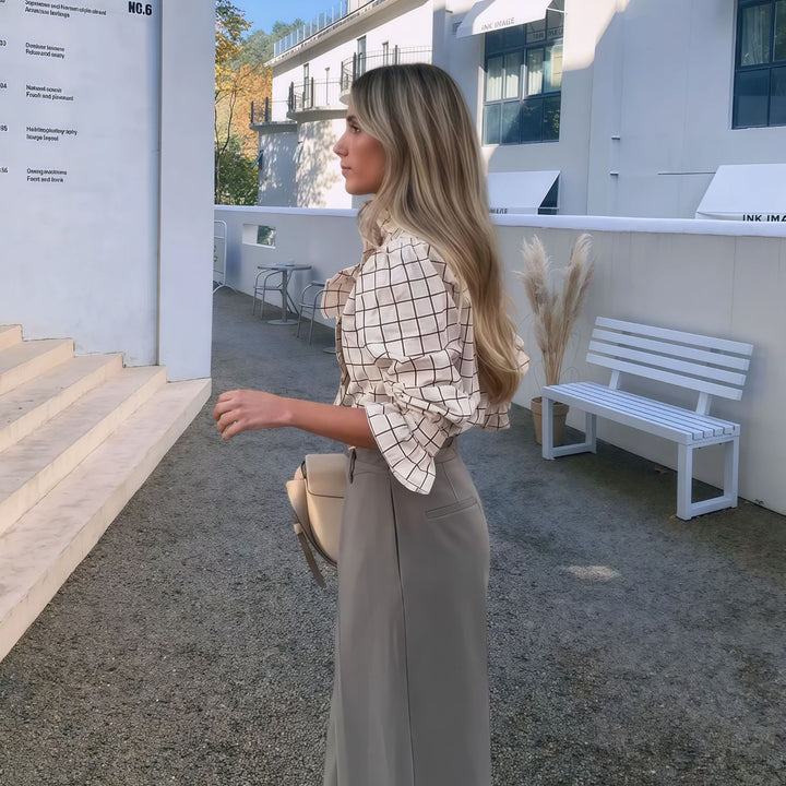 Damernas Rutig Blus med eleganta Volangdetaljer Mirla-Eva Jonsson