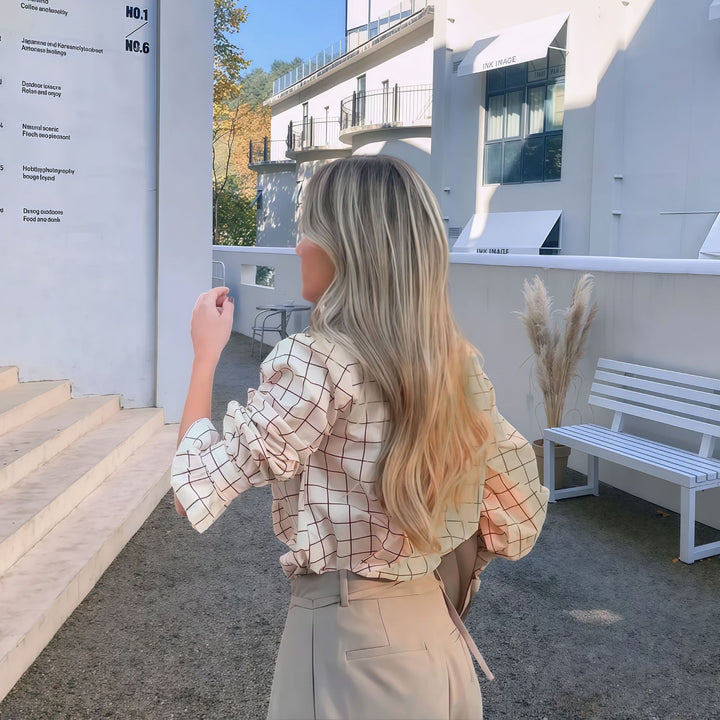 Damernas Rutig Blus med eleganta Volangdetaljer Mirla-Eva Jonsson