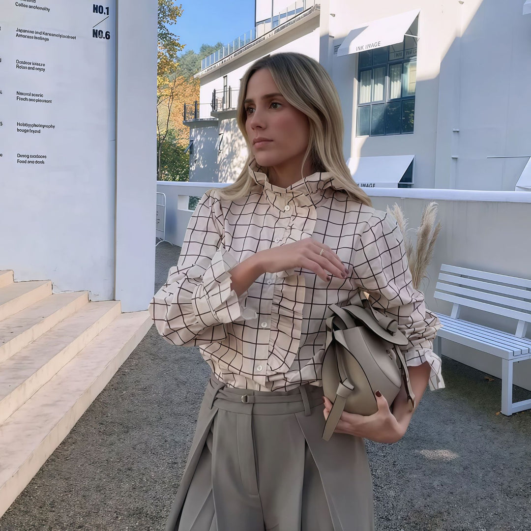 Damernas Rutig Blus med eleganta Volangdetaljer Mirla-Eva Jonsson
