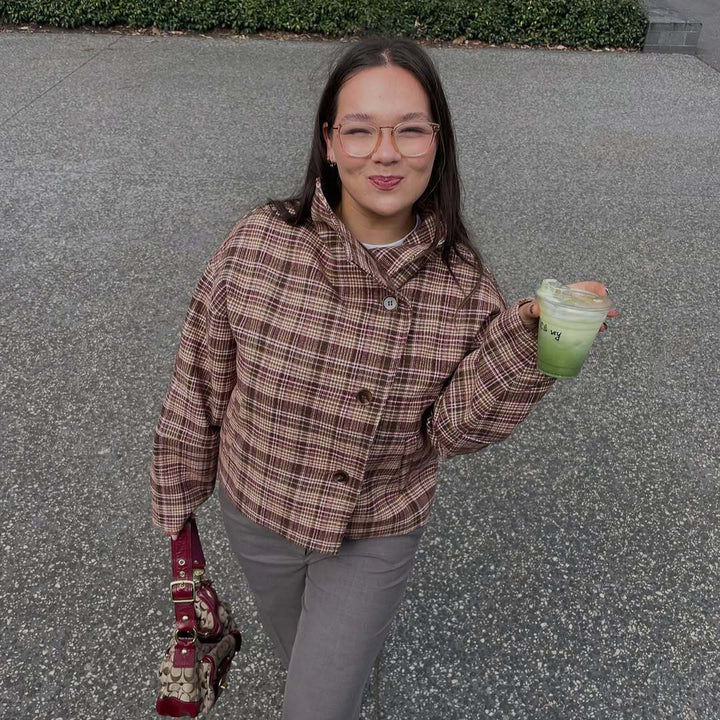 Damernas Rutigt Oversized-Jacka med Hög Krage och Unik Knäppning Mirla-Eva Jonsson