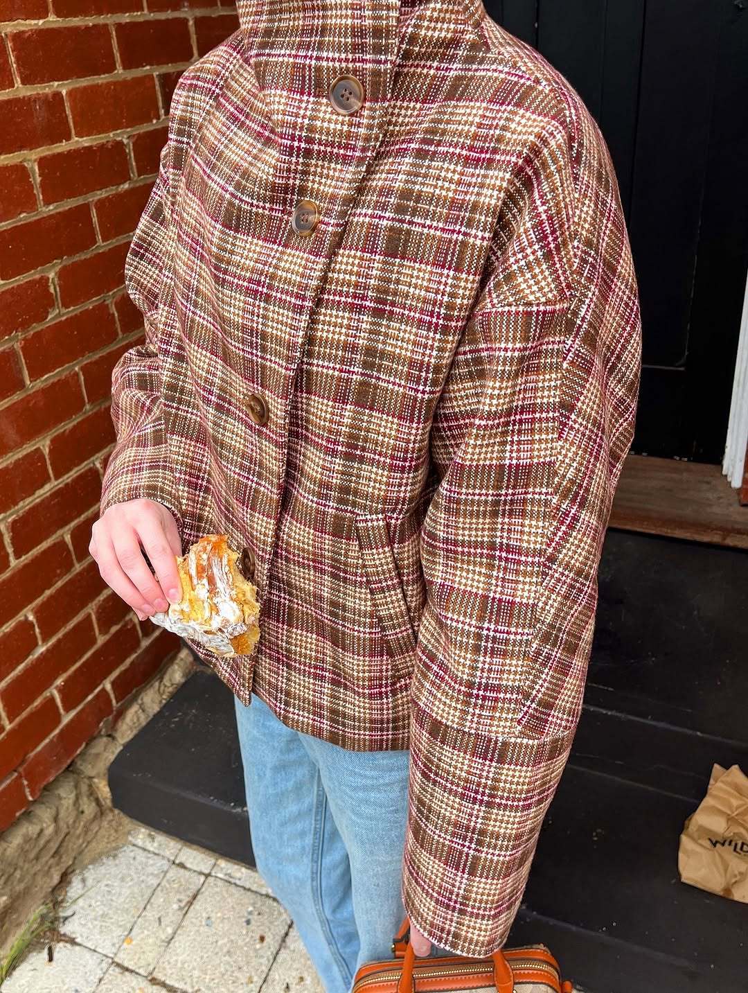 Damernas Rutigt Oversized-Jacka med Hög Krage och Unik Knäppning Mirla-Eva Jonsson