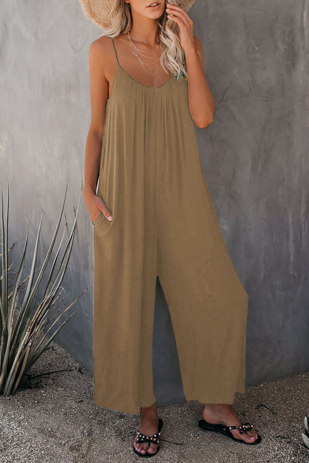 Damernas Snygga Jumpsuit med Bred Passform och Praktiska Fickor Mirla-Eva Jonsson