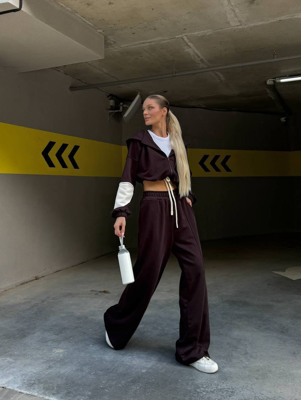 Damernas Sportiga Set med kort topp och breda byxor Mirla-Eva Jonsson