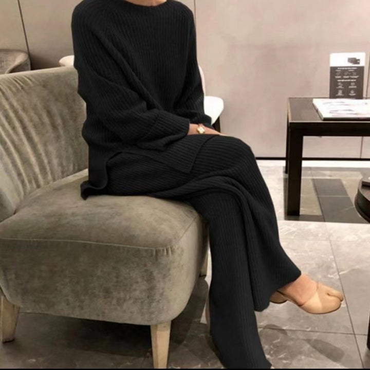Damernas Stickensemble med Vid Skärning och Elegant Design Mirla-Eva Jonsson