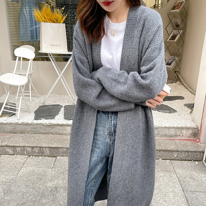 Damernas Stor Stickad Cardigan med Öppet Design och Voluminösa Ärmar Mirla-Eva Jonsson