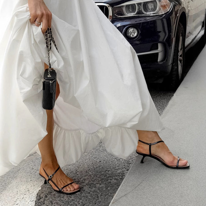 Damernas Strapless Mai dress med elegant hög slits och flytande kjol Mirla-Eva Jonsson