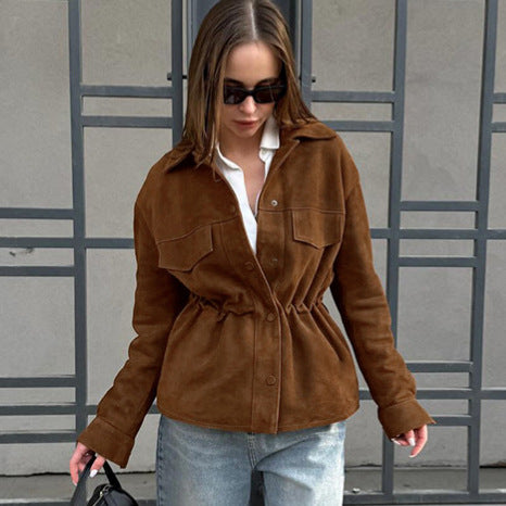 Damernas Trendiga Snygga Suede-Jacka med Midjesnitt och Praktiska Fickor Mirla-Eva Jonsson
