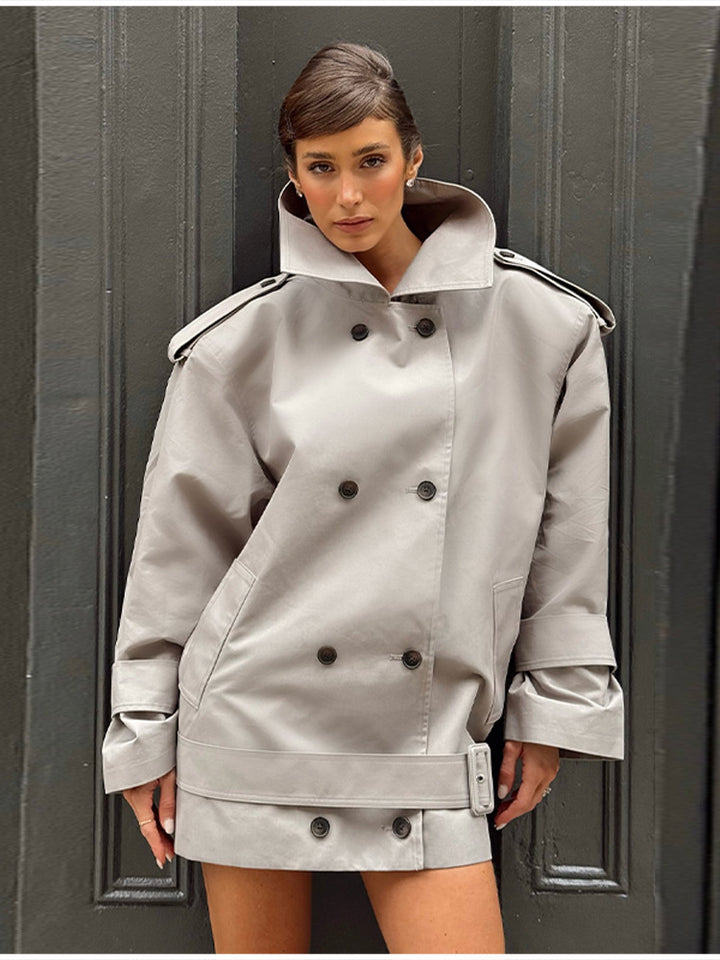 Damernas Urban Trenchcoat med hög krage och dubbel knapplist Mirla-Eva Jonsson