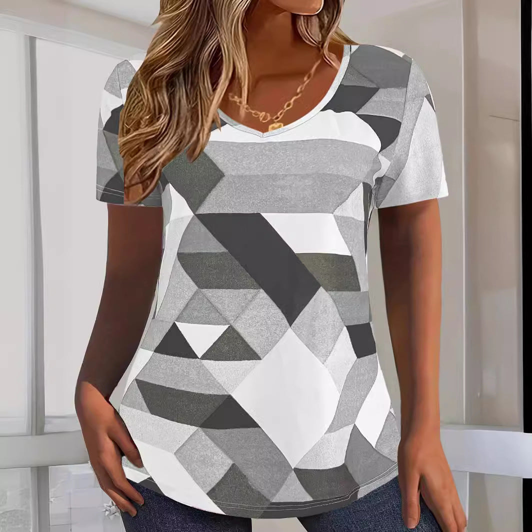Damernas V-hals T-shirt med geometriskt mönster och mjukt material Mirla-Eva Jonsson