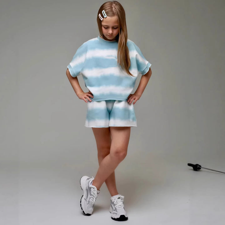 Damernas avslappnade T-shirt och shorts-set i modern tie-dye design-Eva Jonsson