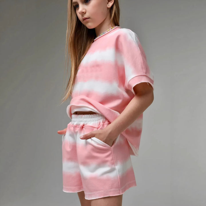 Damernas avslappnade T-shirt och shorts-set i modern tie-dye design-Eva Jonsson