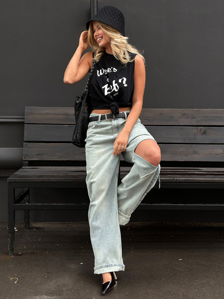Damernas avslappnade baggyjeans med modernt cut-out-design Mirla-Eva Jonsson