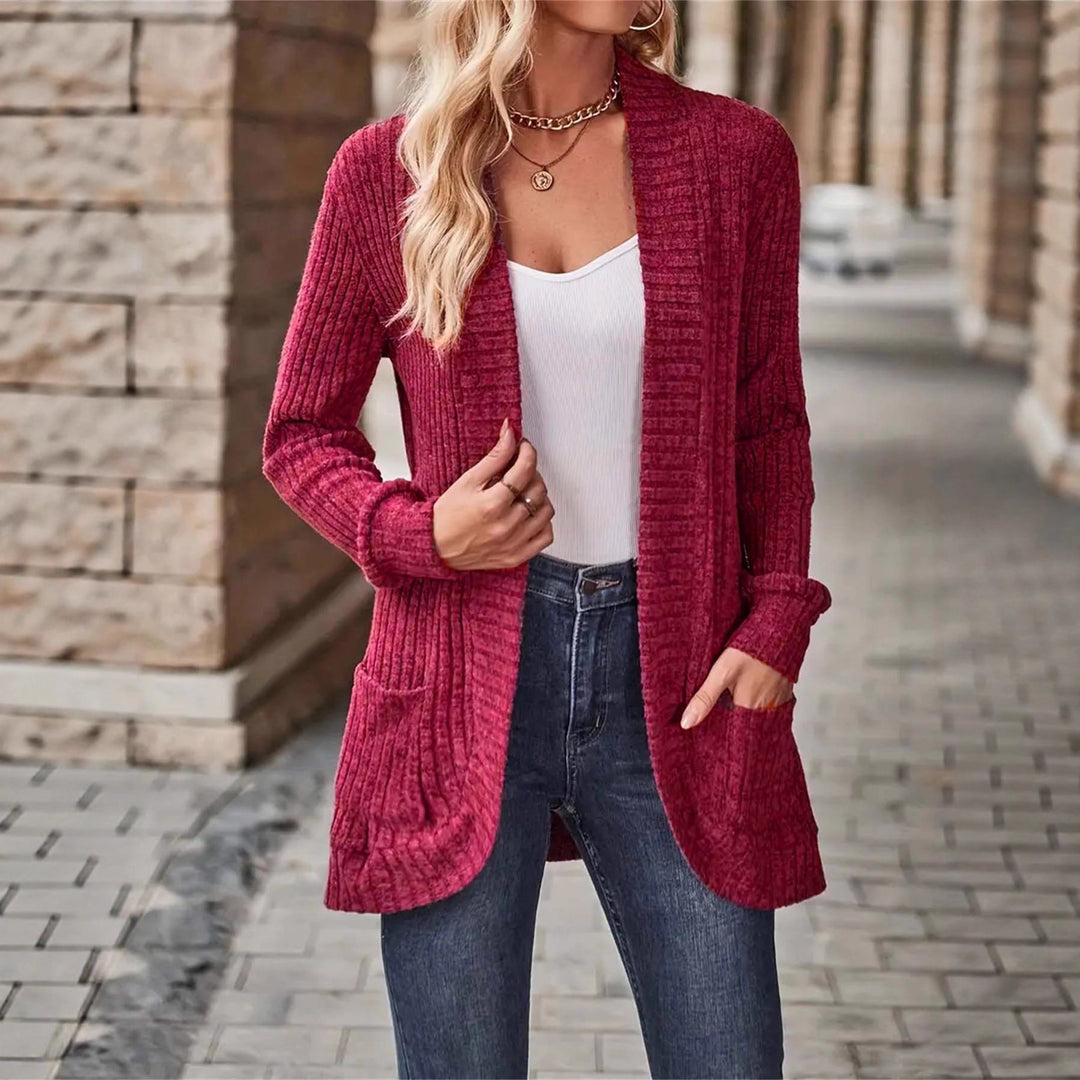 Damernas avslappnade cardigan med strukturerad design och praktiska fickor Mirla-Eva Jonsson