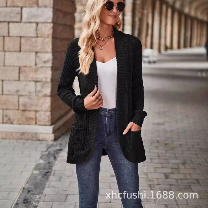 Damernas avslappnade cardigan med strukturerad design och praktiska fickor Mirla-Eva Jonsson
