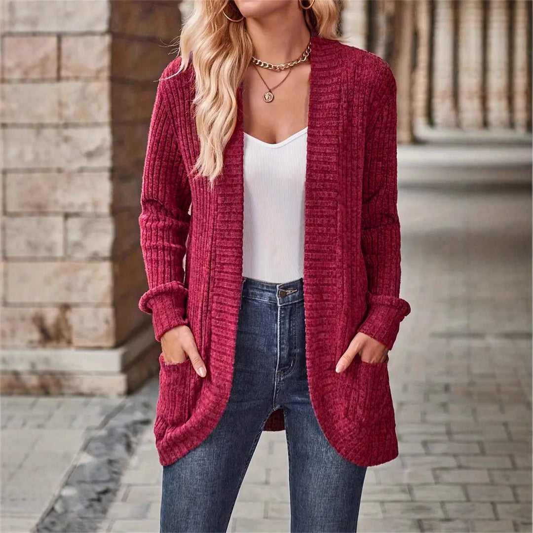 Damernas avslappnade cardigan med strukturerad design och praktiska fickor Mirla-Eva Jonsson