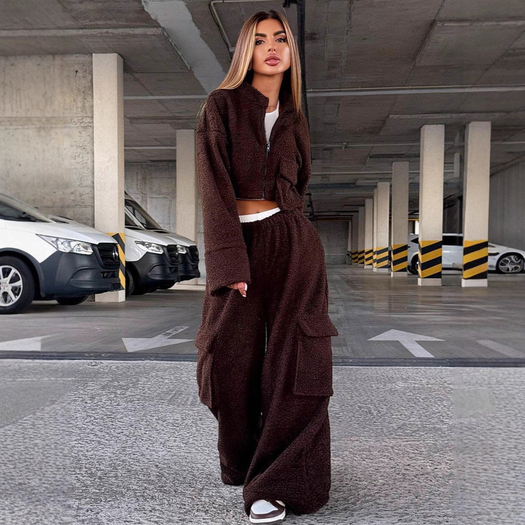 Damernas avslappnade cargo-look med cropped jacka och vida byxor Mirla-Eva Jonsson