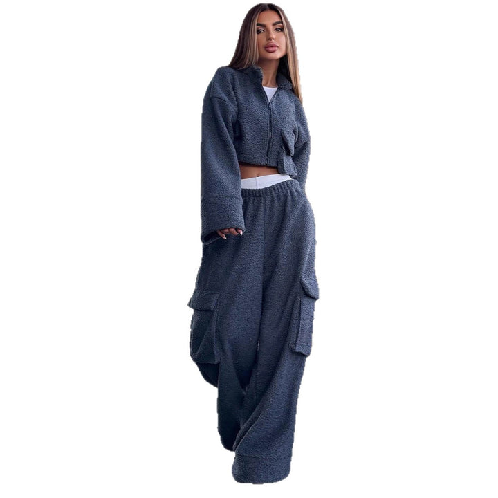 Damernas avslappnade cargo-look med cropped jacka och vida byxor Mirla-Eva Jonsson