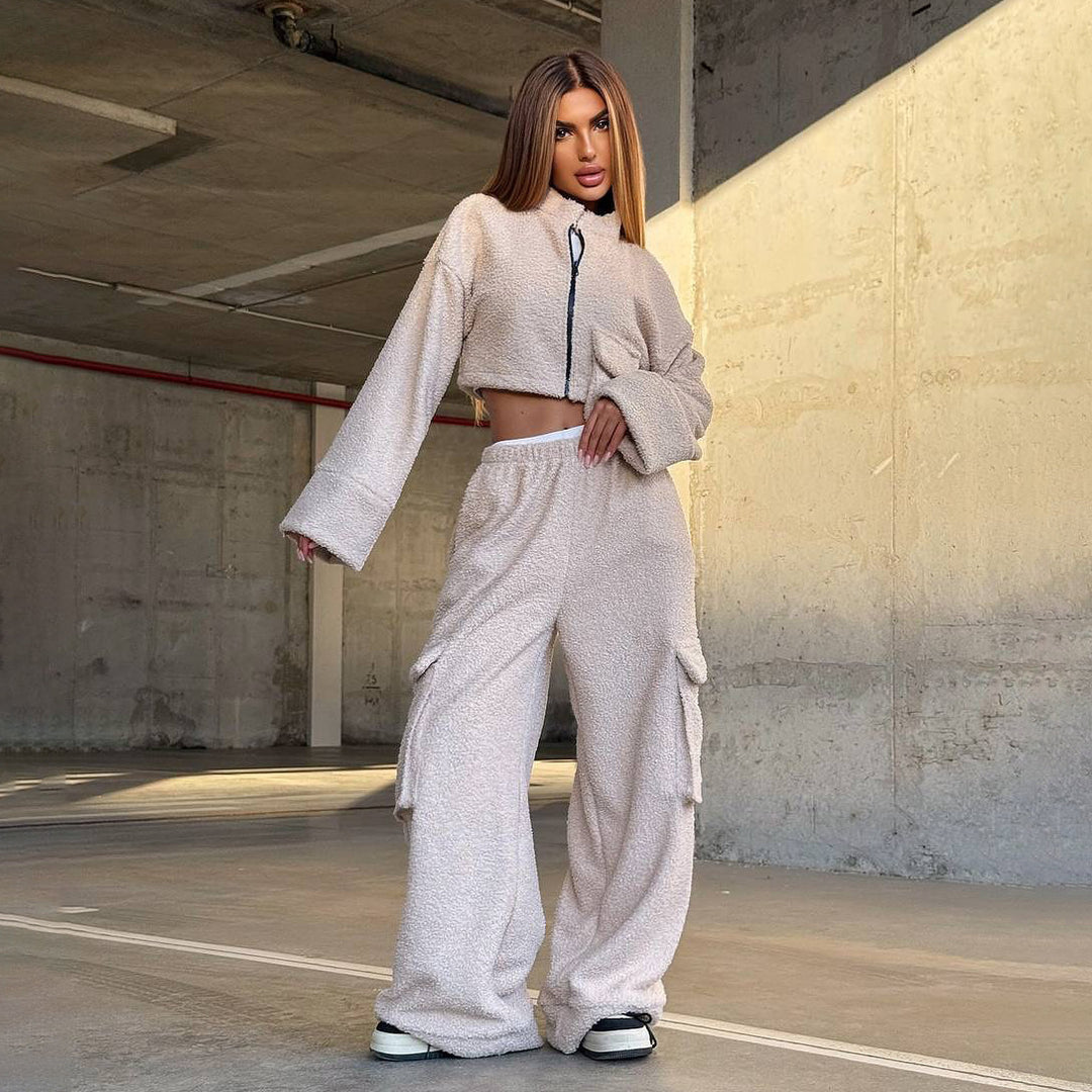 Damernas avslappnade cargo-look med cropped jacka och vida byxor Mirla-Eva Jonsson