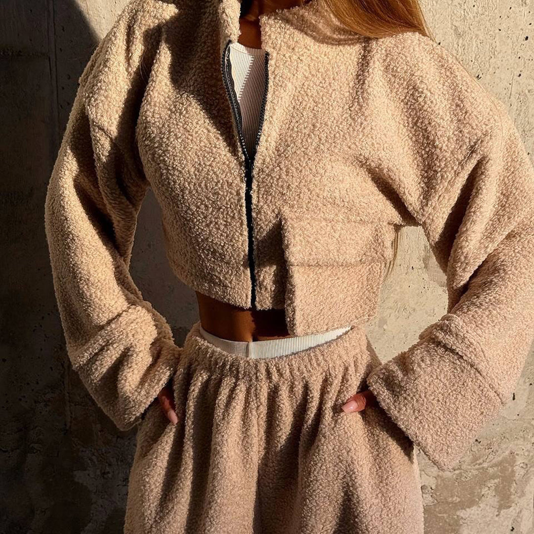 Damernas avslappnade cargo-look med cropped jacka och vida byxor Mirla-Eva Jonsson