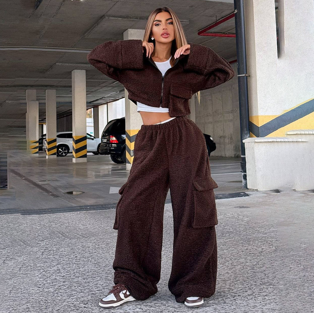 Damernas avslappnade cargo-look med cropped jacka och vida byxor Mirla-Eva Jonsson