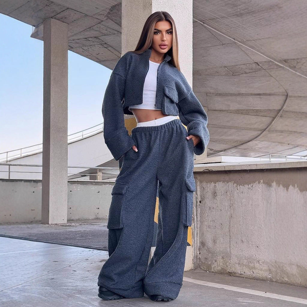Damernas avslappnade cargo-look med cropped jacka och vida byxor Mirla-Eva Jonsson