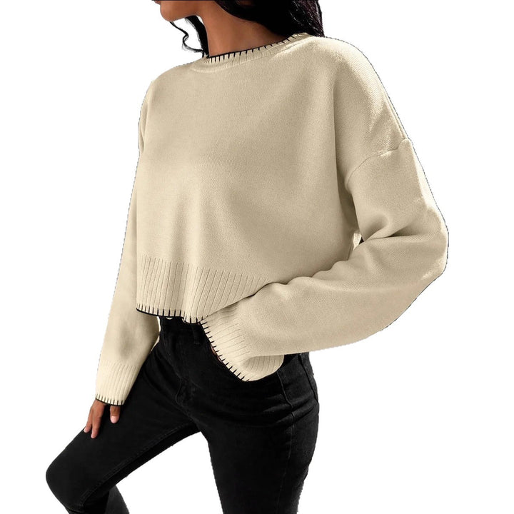 Damernas avslappnade crop-pullover med strukturerade fållar och rundhals. Eva Jonsson-Eva Jonsson