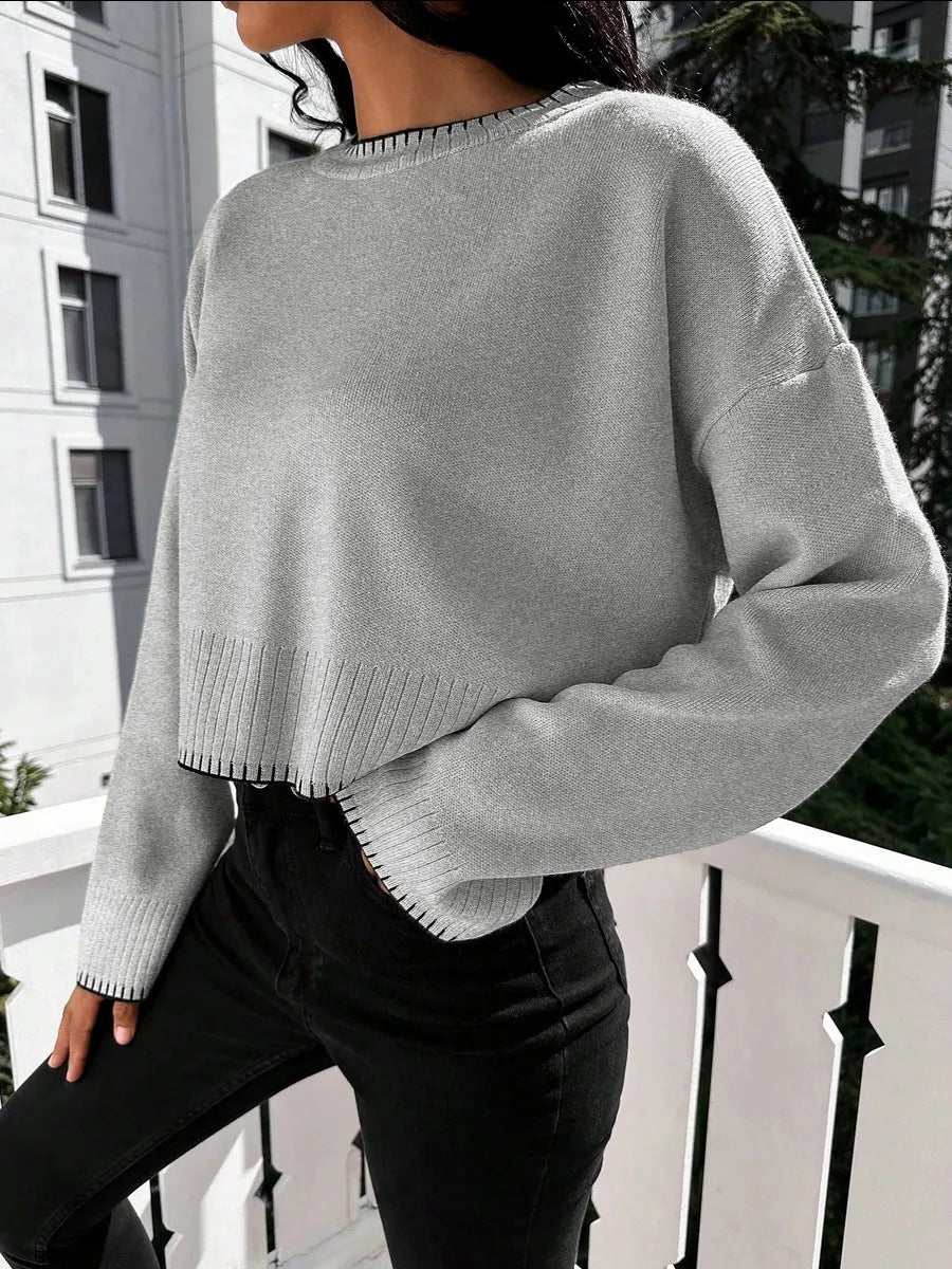 Damernas avslappnade crop-pullover med strukturerade fållar och rundhals. Eva Jonsson-Eva Jonsson