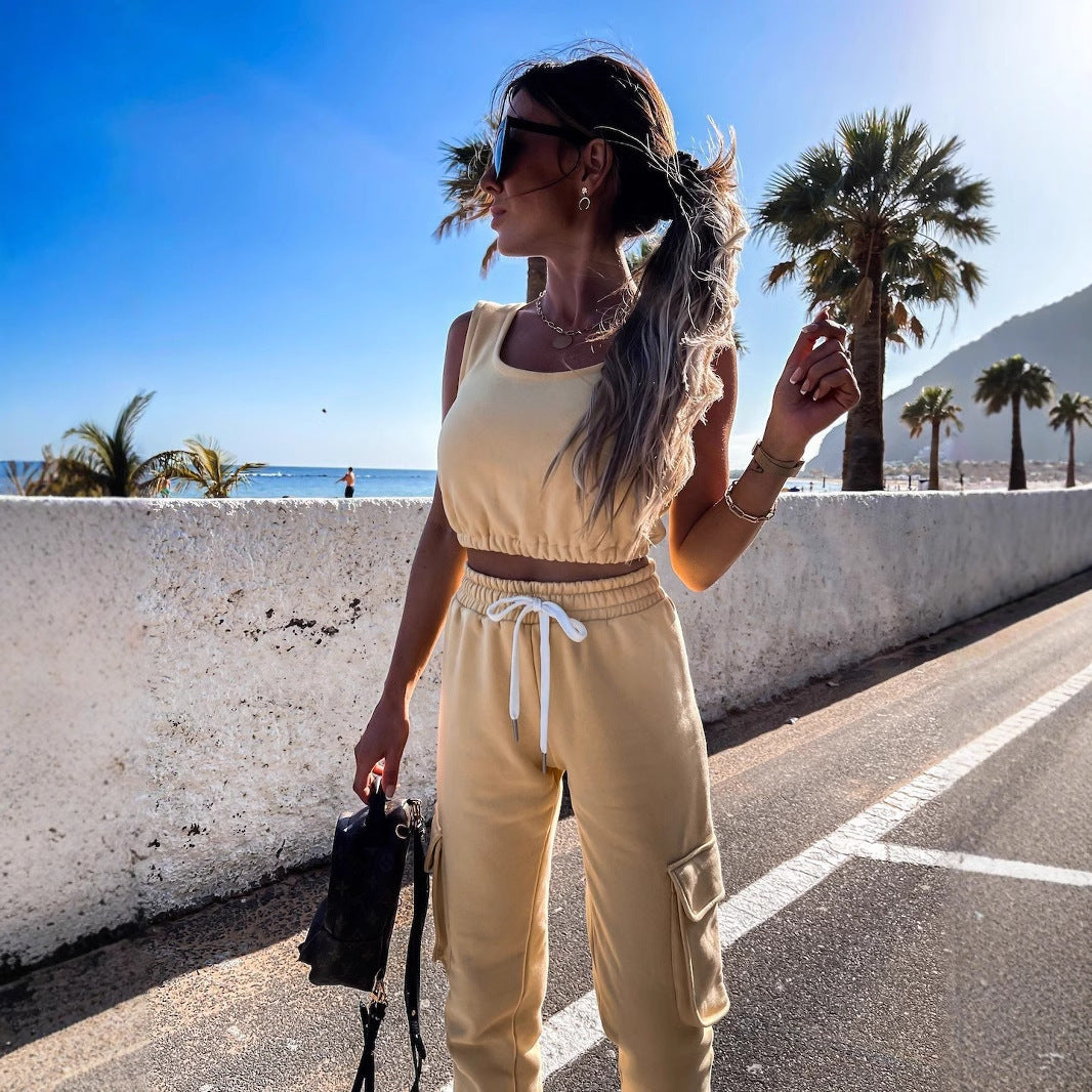 Damernas avslappnade crop-top och joggingset med justerbar dragsko Mirla-Eva Jonsson