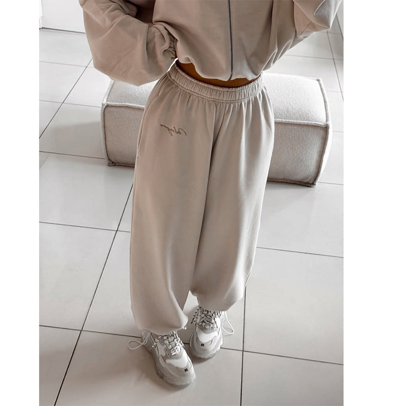 Damernas avslappnade croppad sweatshirt och joggingset Mirla-Eva Jonsson