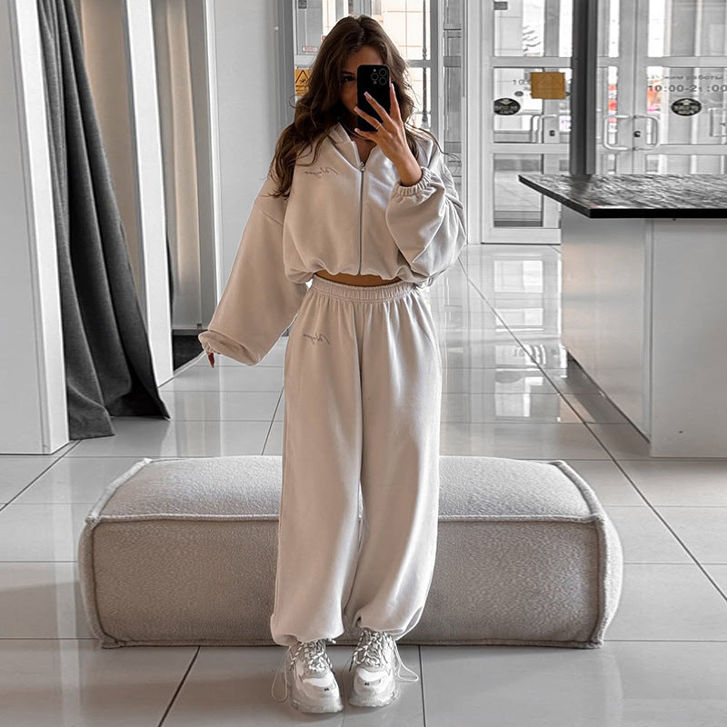 Damernas avslappnade croppad sweatshirt och joggingset Mirla-Eva Jonsson