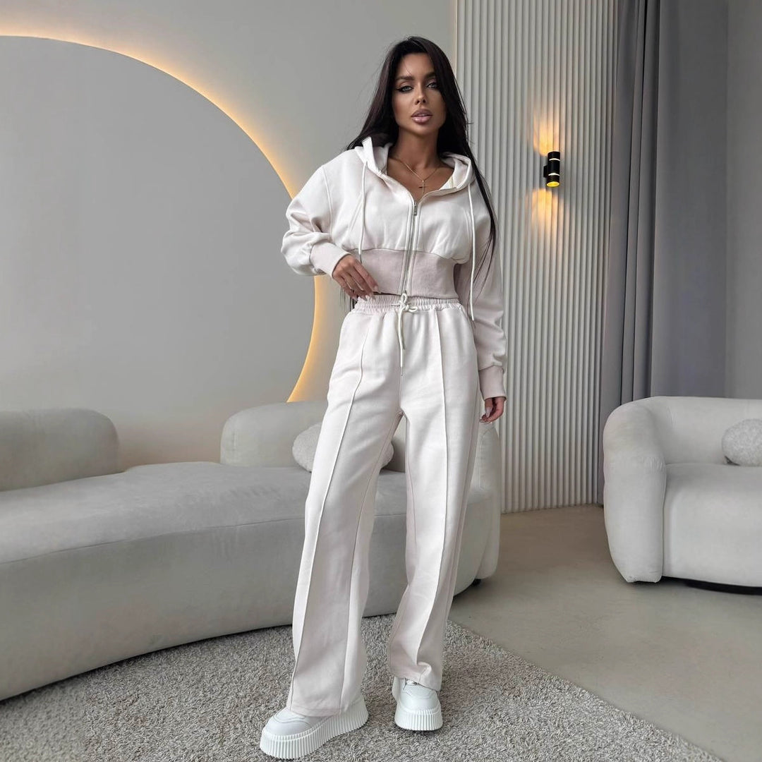 Damernas avslappnade cropped hoodie och löst joggingset Mirla-Eva Jonsson