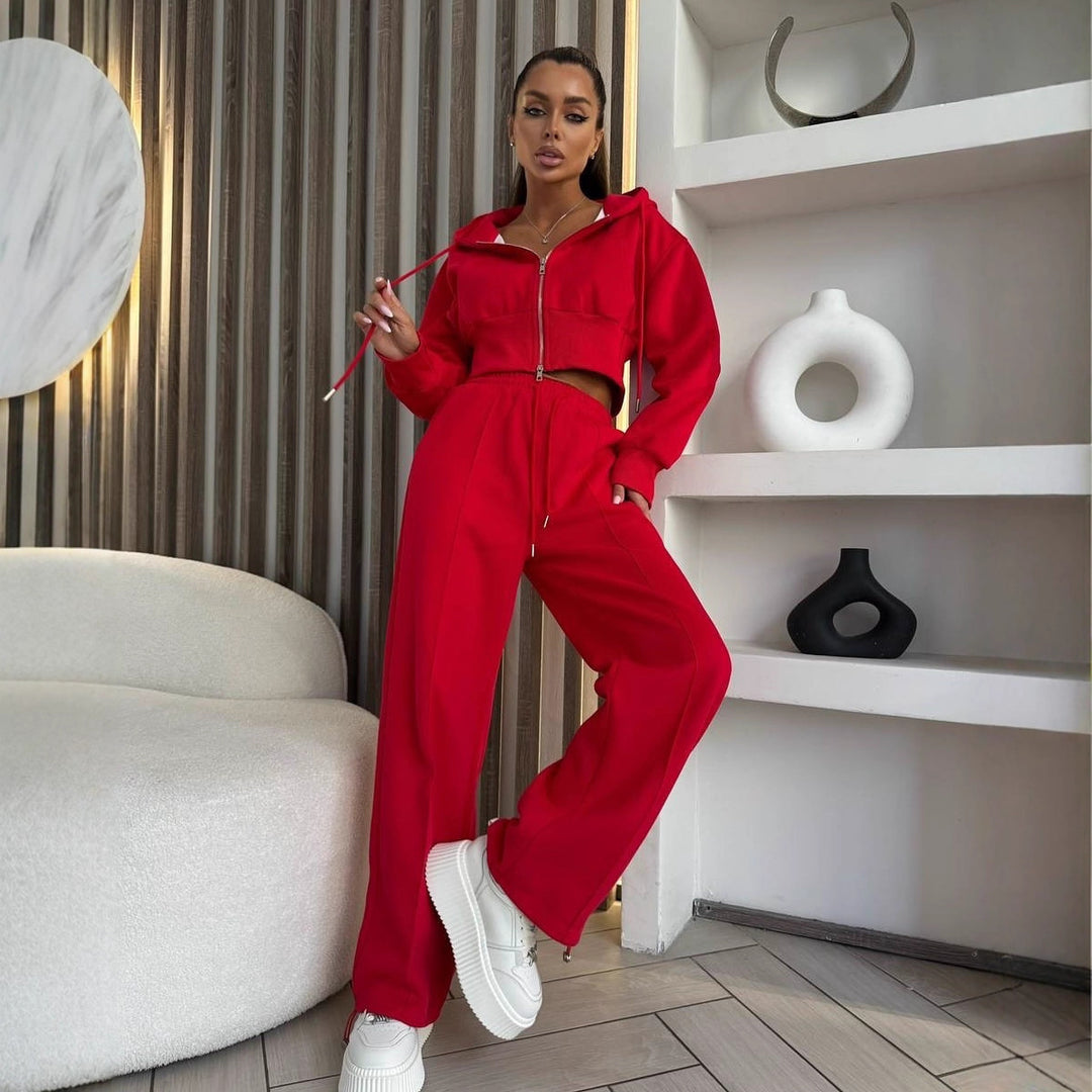 Damernas avslappnade cropped hoodie och löst joggingset Mirla-Eva Jonsson