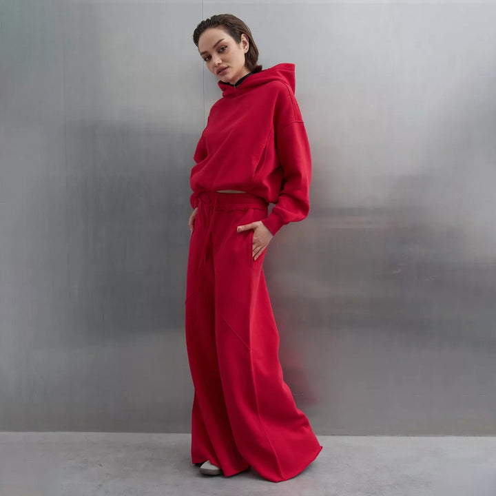 Damernas avslappnade cropped hoodie och vida joggingbyxor set Mirla-Eva Jonsson