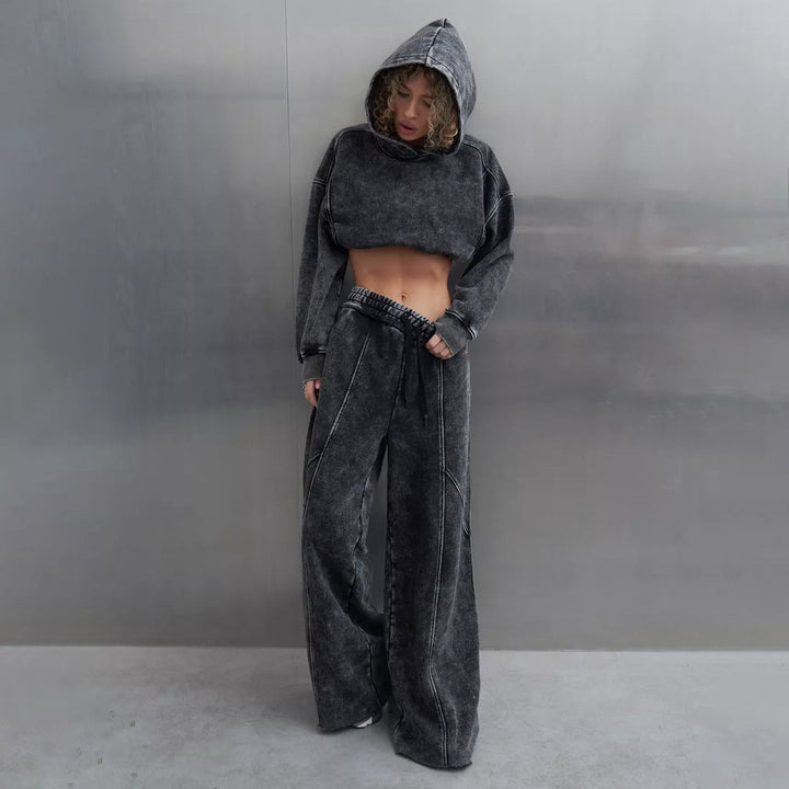 Damernas avslappnade cropped hoodie och vida joggingbyxor set Mirla-Eva Jonsson