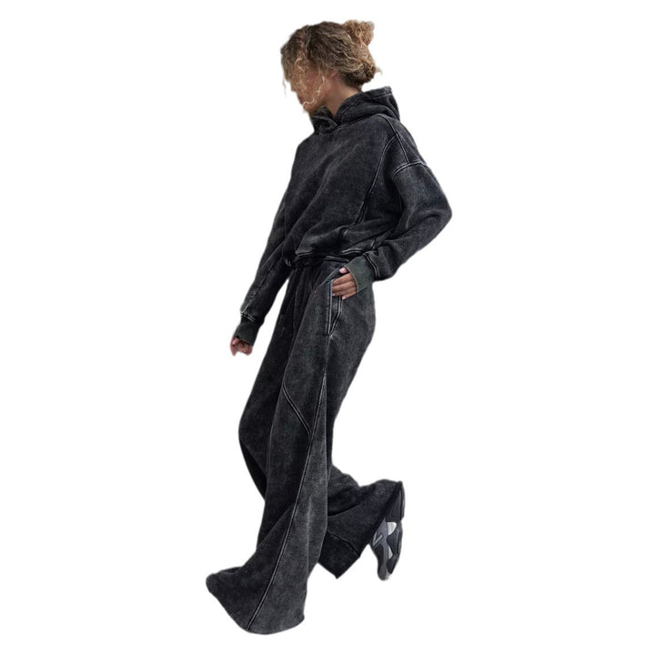 Damernas avslappnade cropped hoodie och vida joggingbyxor set Mirla-Eva Jonsson