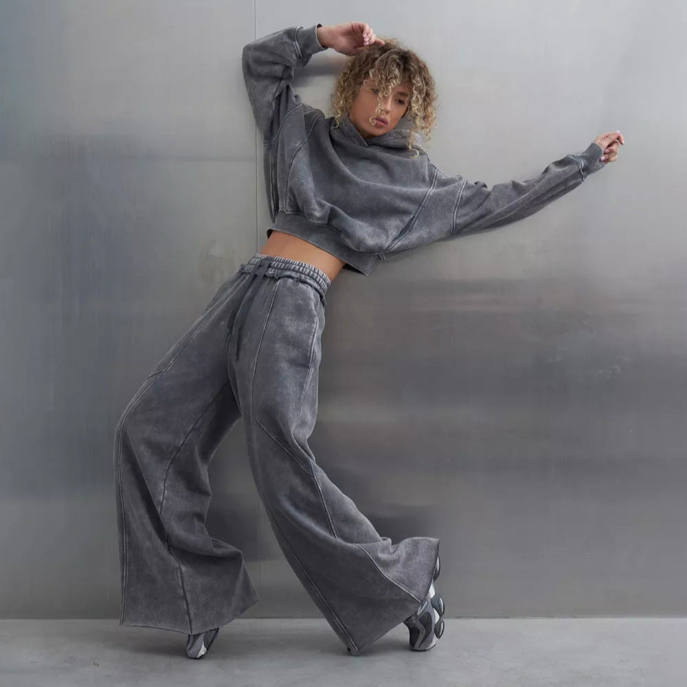Damernas avslappnade cropped hoodie och vida joggingbyxor set Mirla-Eva Jonsson