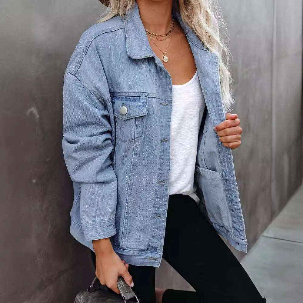 Damernas avslappnade denimjacka i oversized passform med bröstfickor Mirla-Eva Jonsson
