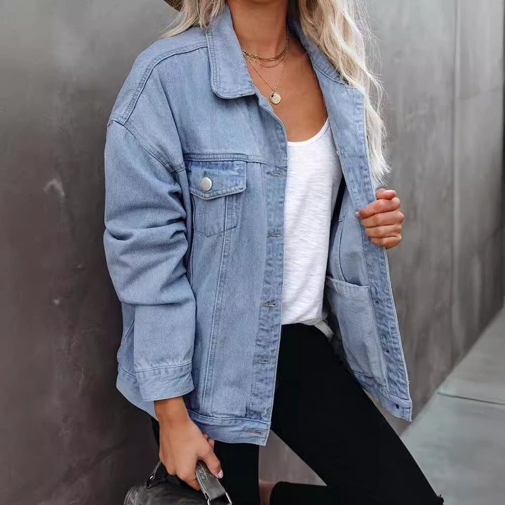 Damernas avslappnade denimjacka i oversized passform med bröstfickor Mirla-Eva Jonsson
