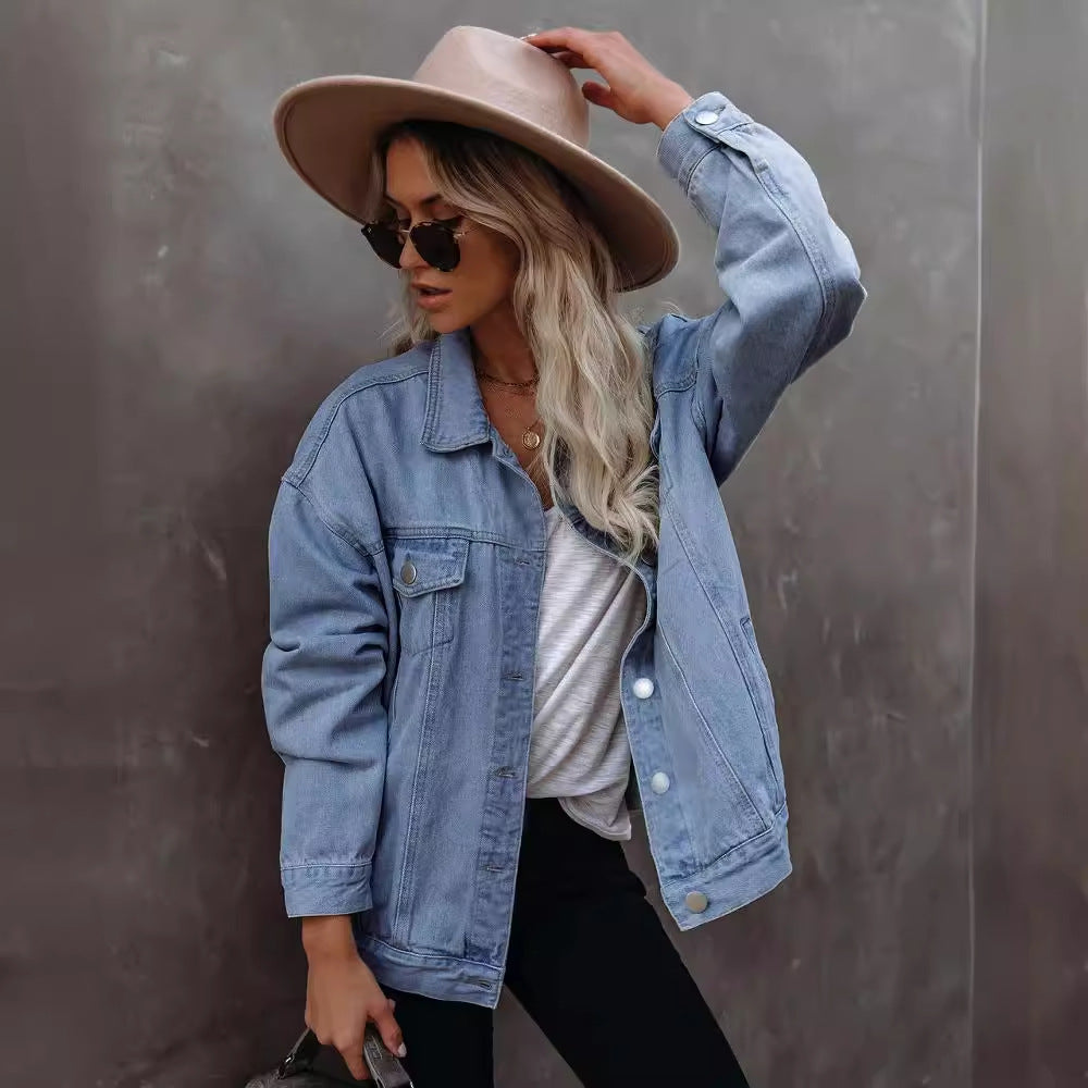 Damernas avslappnade denimjacka i oversized passform med bröstfickor Mirla-Eva Jonsson