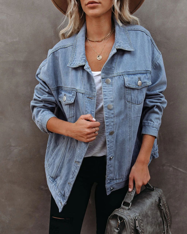 Damernas avslappnade denimjacka i oversized passform med bröstfickor Mirla-Eva Jonsson