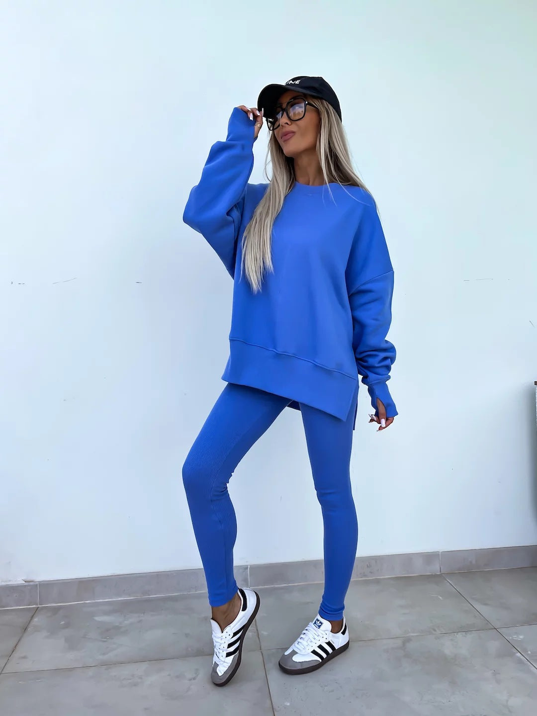 Damernas avslappnade fritidsdräkt i mjukt sweatmaterial och trendig skuren Mirla-Eva Jonsson