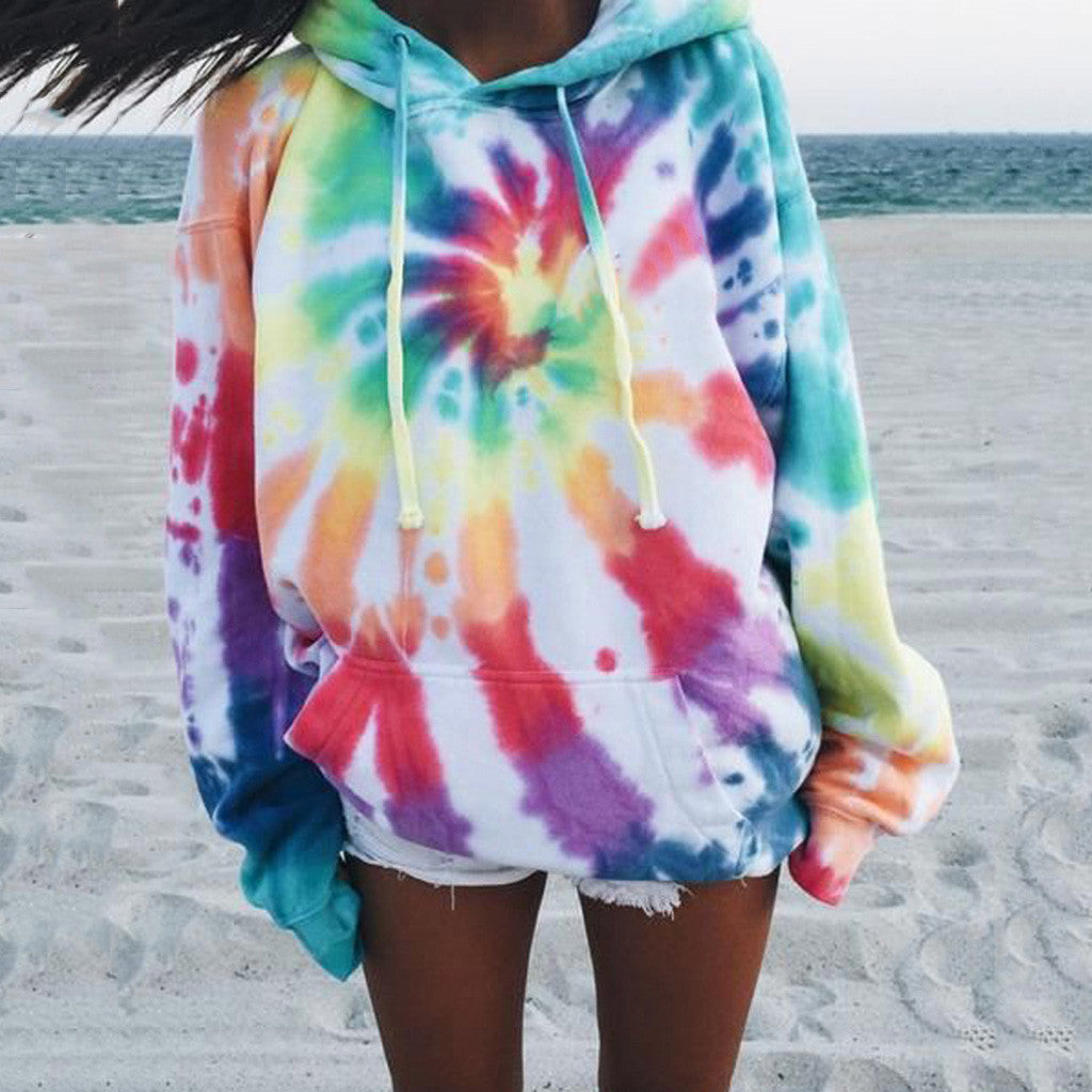 Damernas avslappnade hoodie i unik tie-dye design Mirla-Eva Jonsson