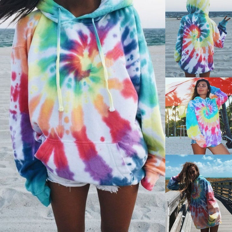 Damernas avslappnade hoodie i unik tie-dye design Mirla-Eva Jonsson