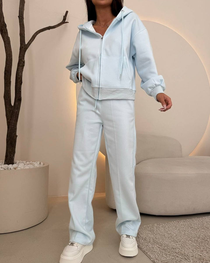 Damernas avslappnade hoodie-joggingdräkt med elastisk midja och praktiska fickor Mirla-Eva Jonsson
